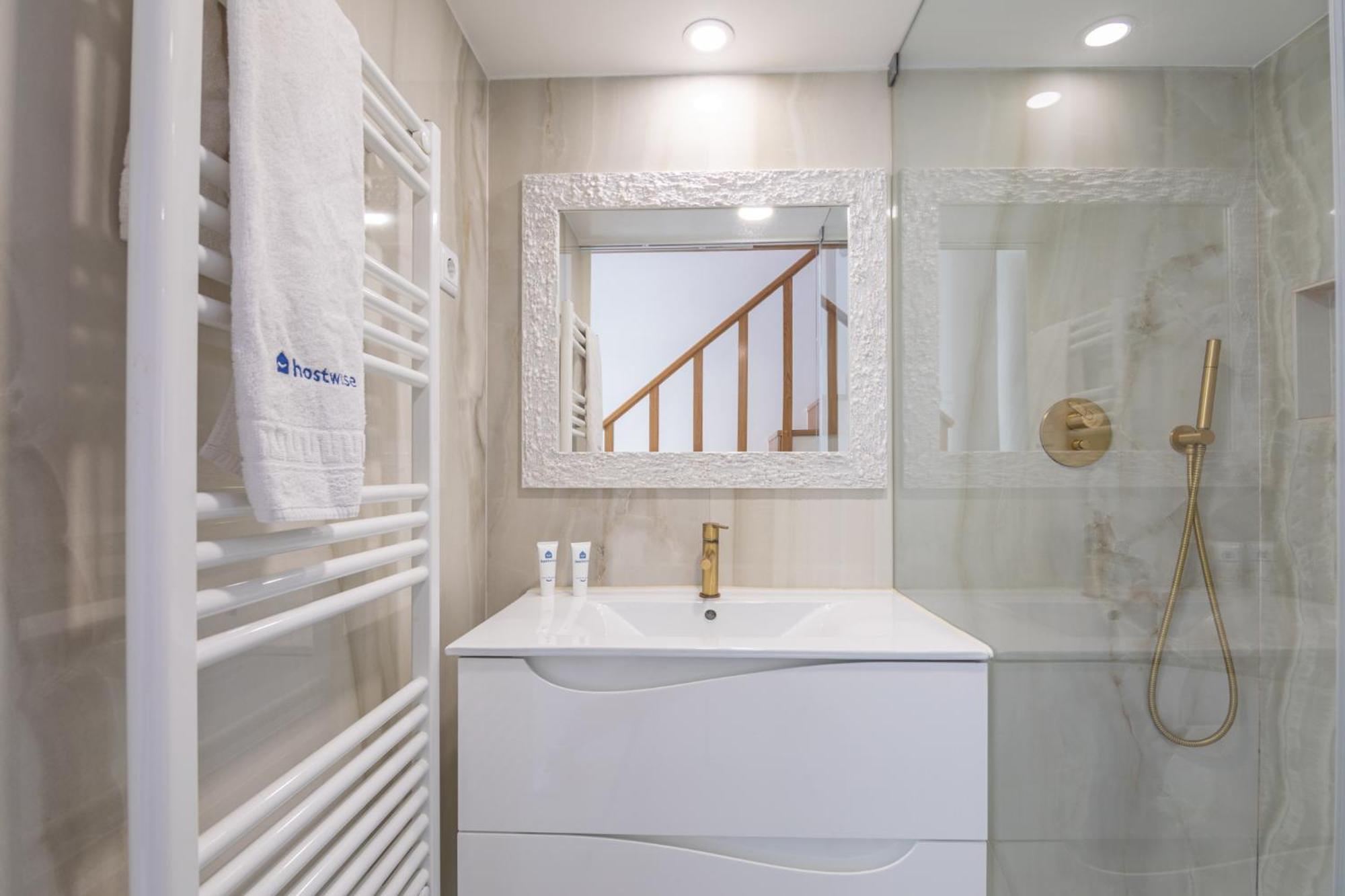 포르투 Deluxe Spacious Flats W Mezzanine By Host Wise 아파트 객실 사진