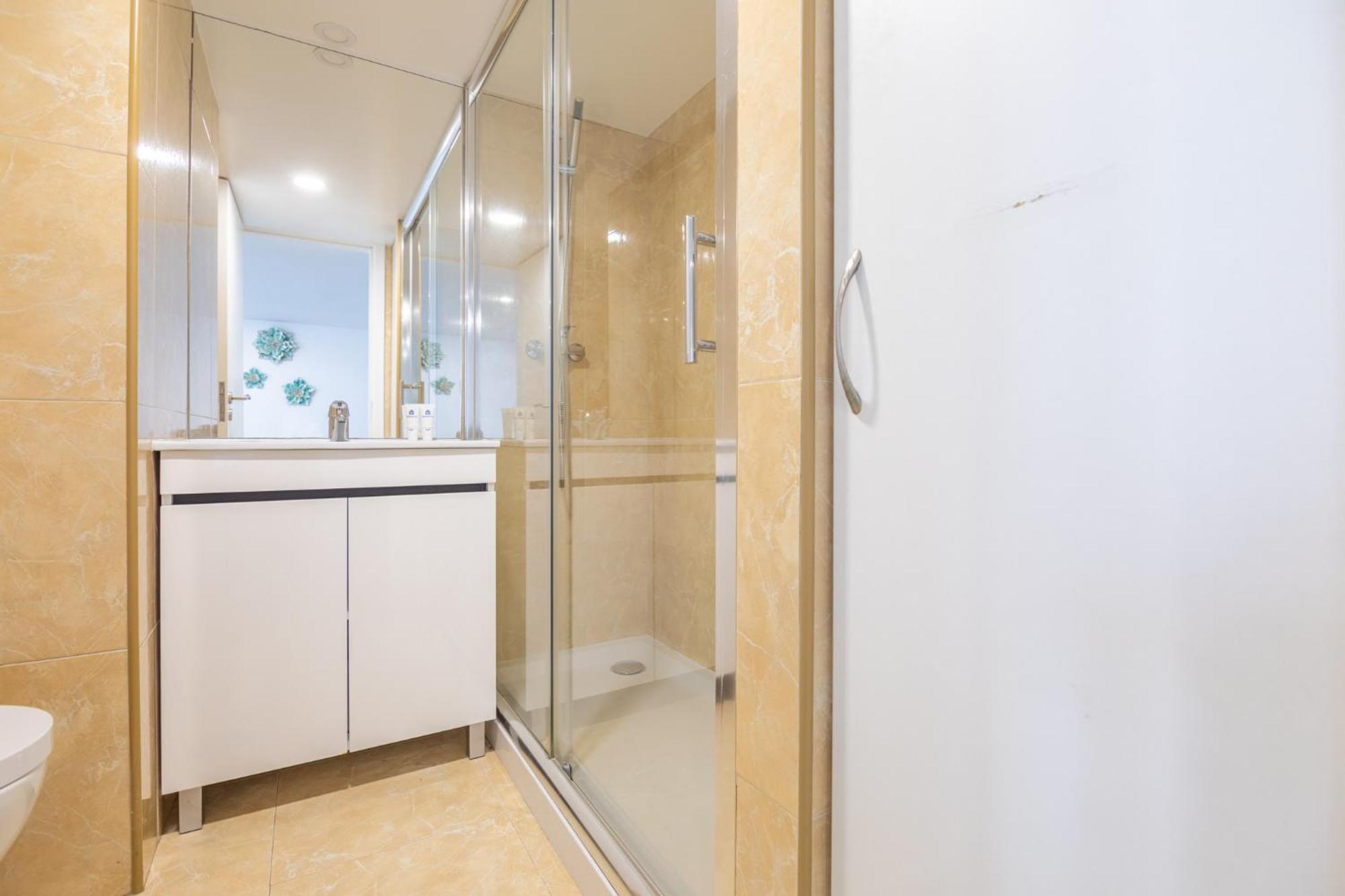포르투 Deluxe Spacious Flats W Mezzanine By Host Wise 아파트 객실 사진
